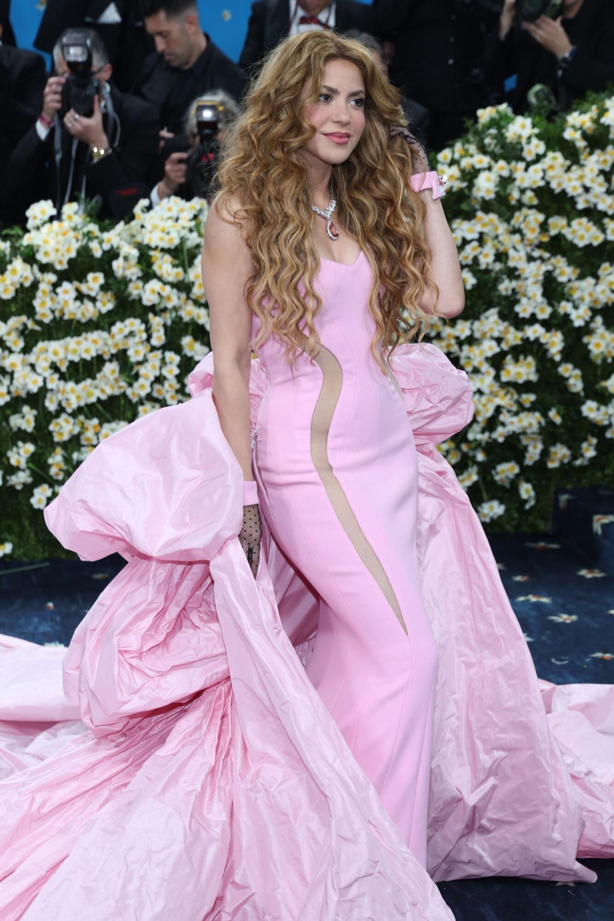 Shakira posa en la alfombra roja de la Gala Met 2025, el evento benéfico anual del Instituto del Traje del Museo Metropolitano de Arte, en Nueva York, Nueva York, EE. UU., el 5 de mayo de 2025. EFE/EPA/JUSTIN LANE