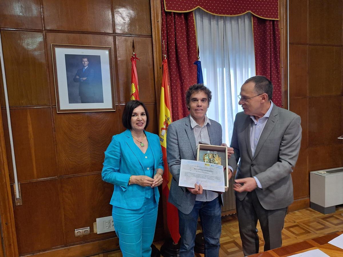 Entrega del premio al IES Maestro Haedo.