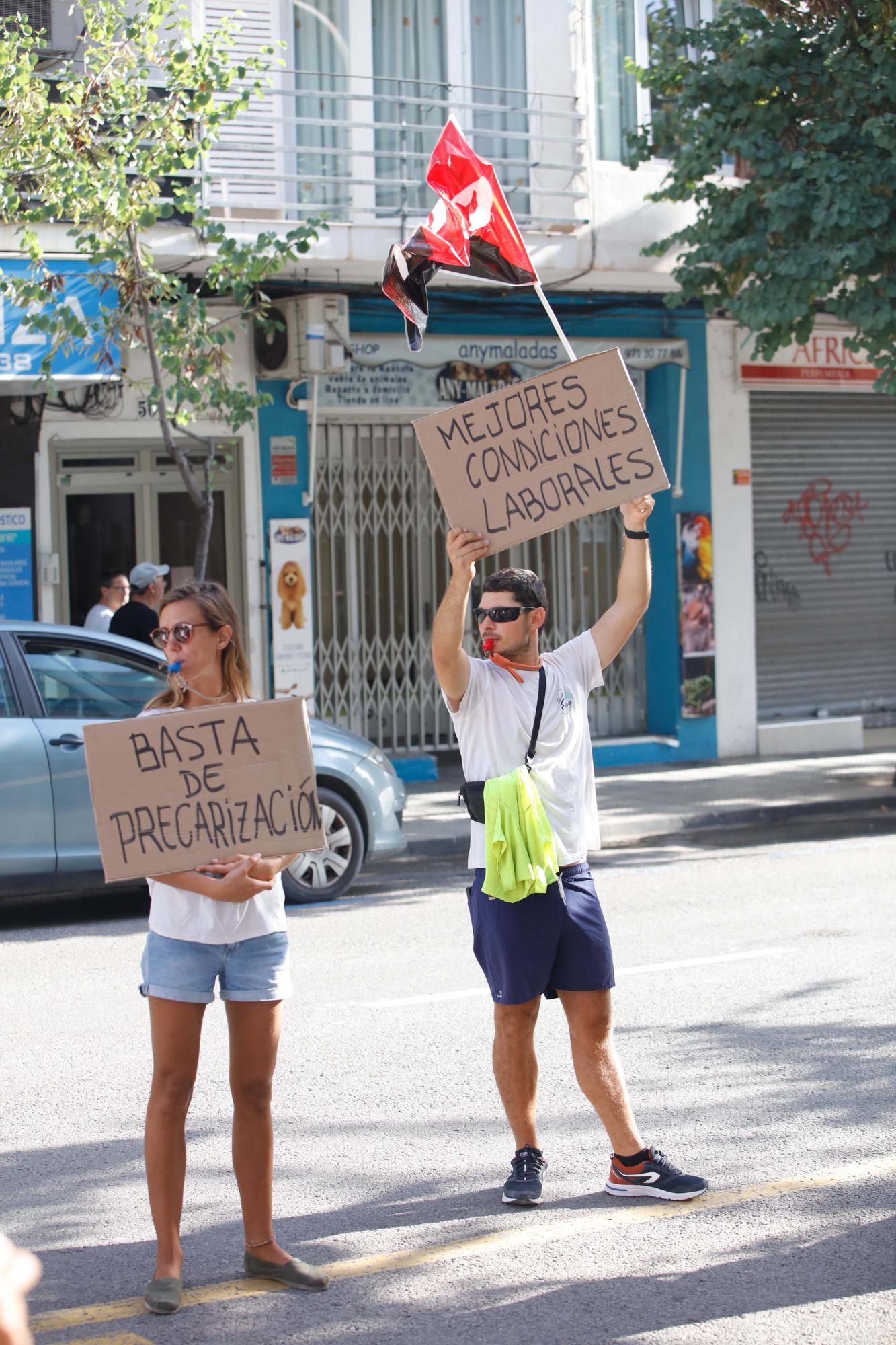 Los socorristas de Ibiza piden auxilio