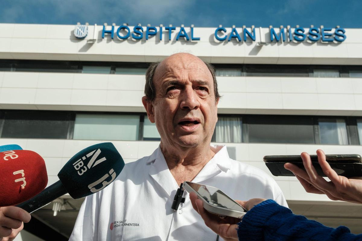 Carlos Rodríguez, representante del Sindicato Médico (Simebal) en las Pitiusas, este miércoles ante la prensa con motivo de la huelga contra el Estatuto Marco.