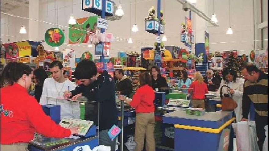 La nueva tienda Toys «R» Us abre en Elche y crea 60 puestos de trabajo -  Información