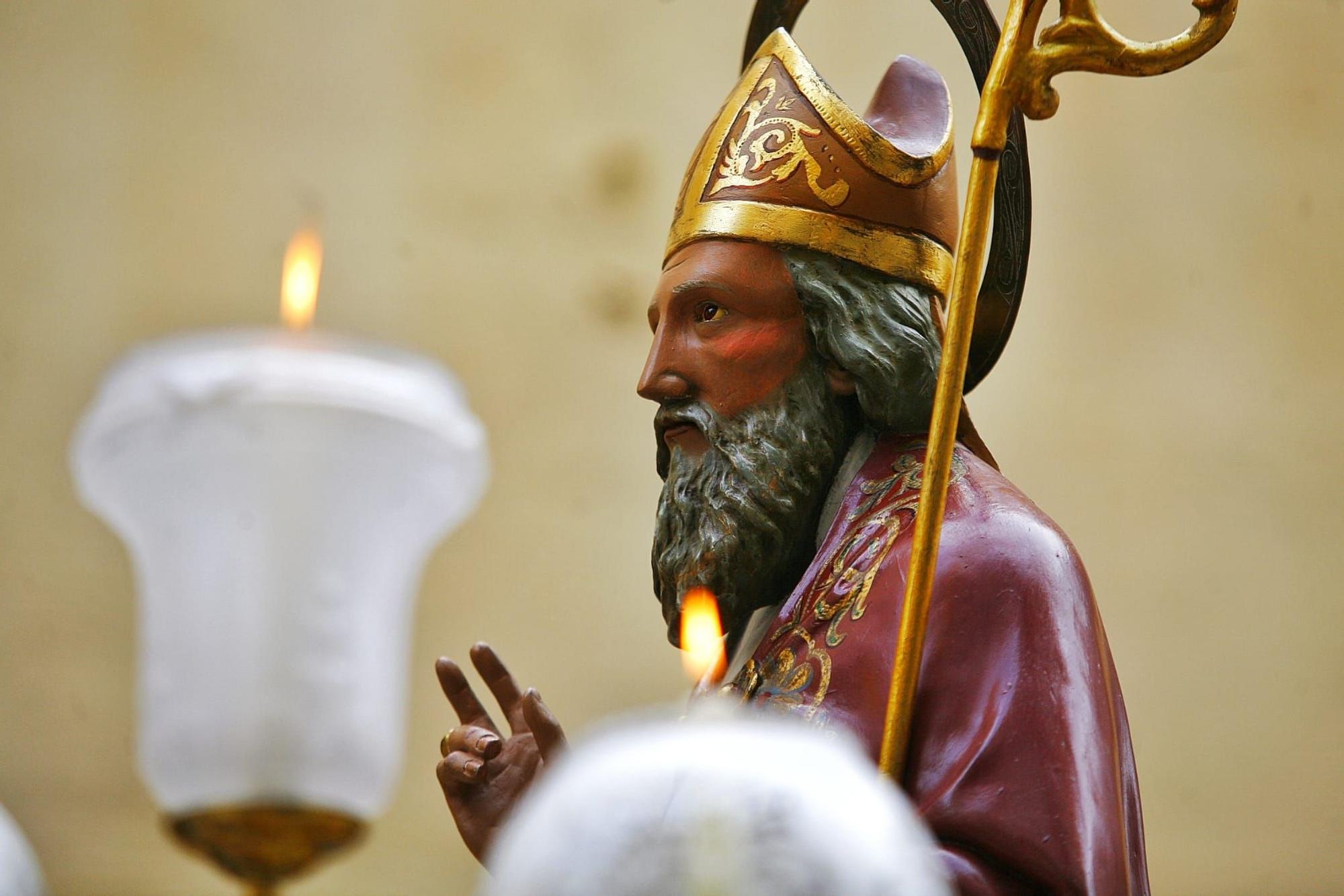 Galería: El Carrer d'Amunt se engalana para honrar a Sant Nicolau