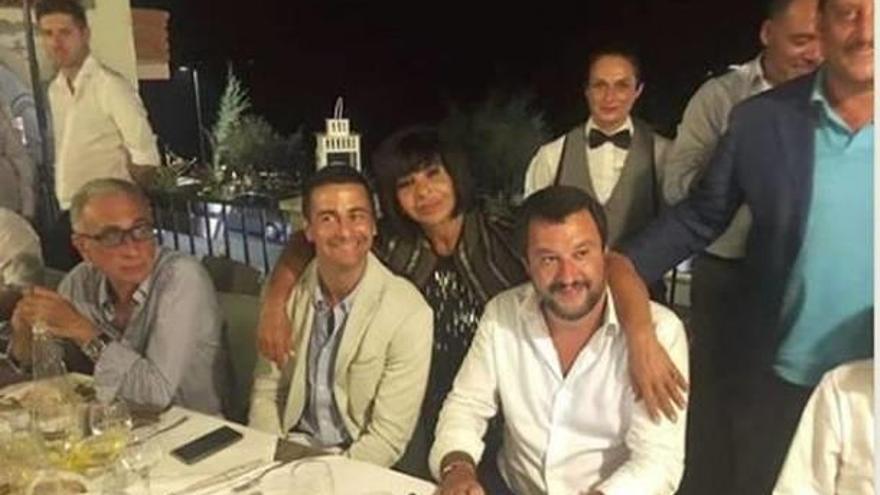 Salvini va assistir a un sopar amb càrrecs del partit