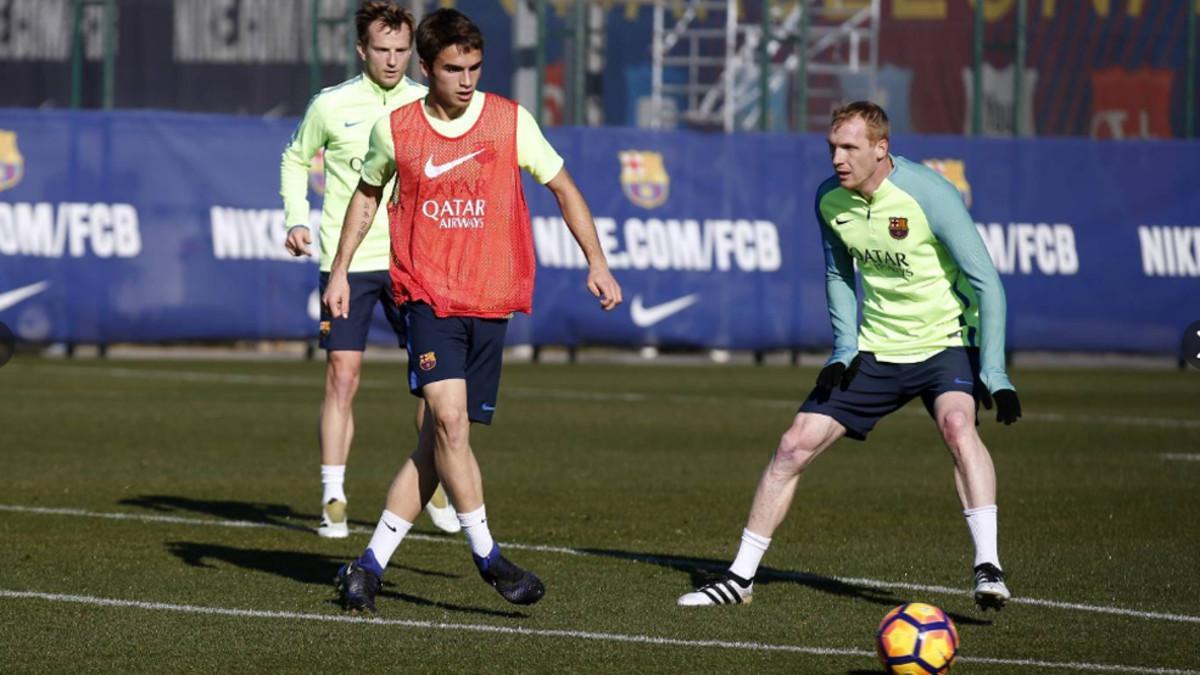 Álex Carbonell, en el entrenamiento del Barcelona