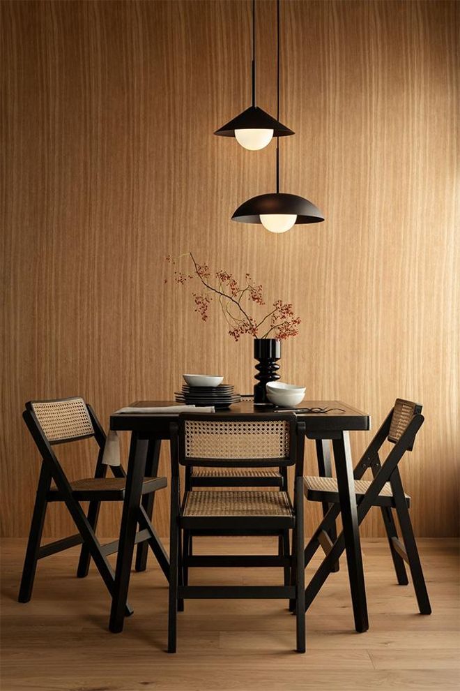 Mesa de comedor de madera de H&M Home