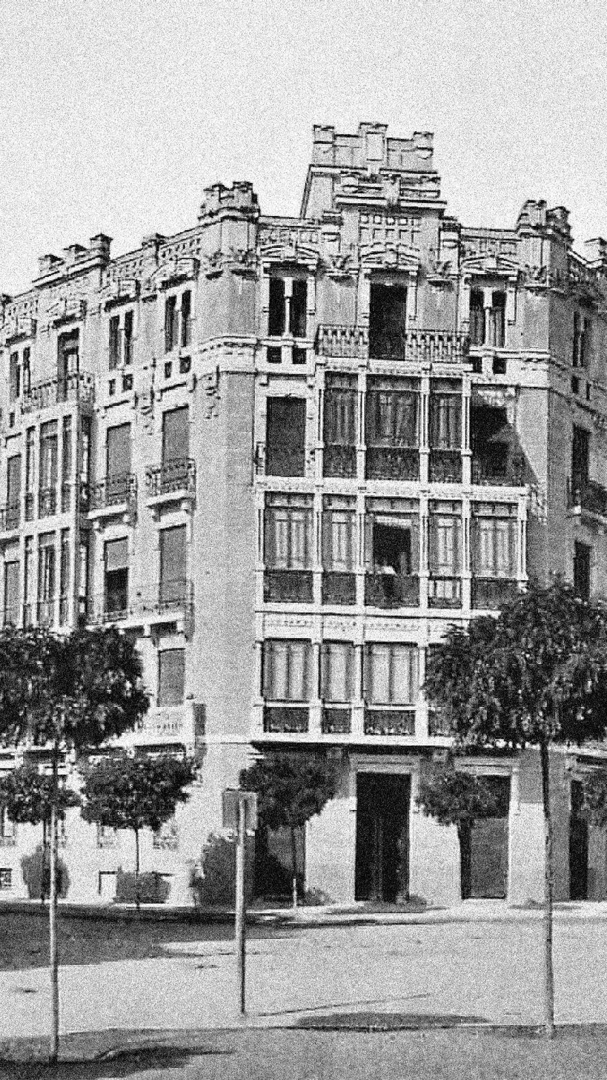 Fachada del inmueble del calandino Leonardo Manuel Buñuel González, acaudalado propietario y padre de Luis Buñuel que en Zaragoza residía en el número 29 de la calle de la Independencia en 1918