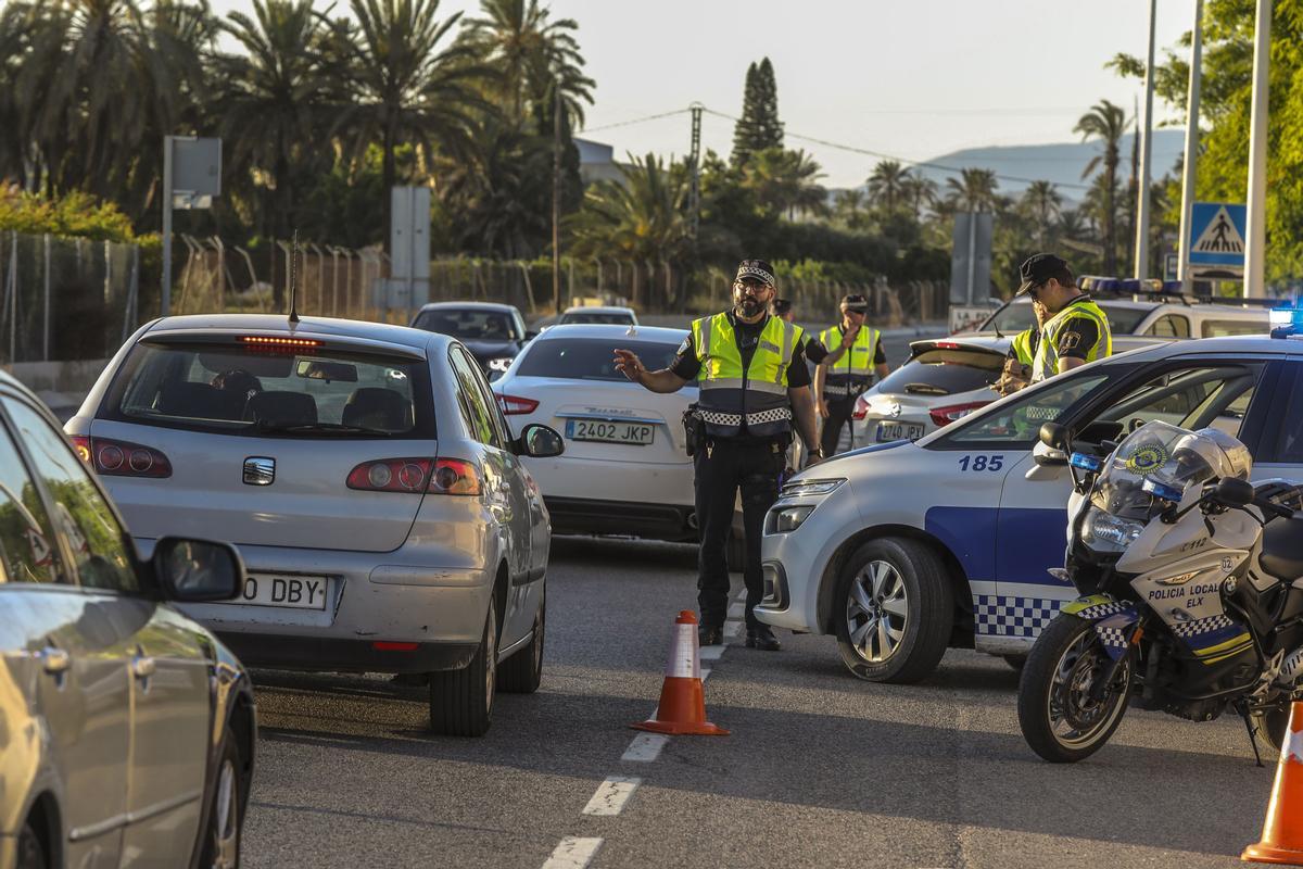 Imagen de archivo de un control de la Policía Local de Elche