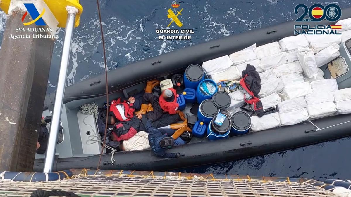 Cae un narco gallego en una narcolancha con 4 toneladas de cocaína al sur de Canarias