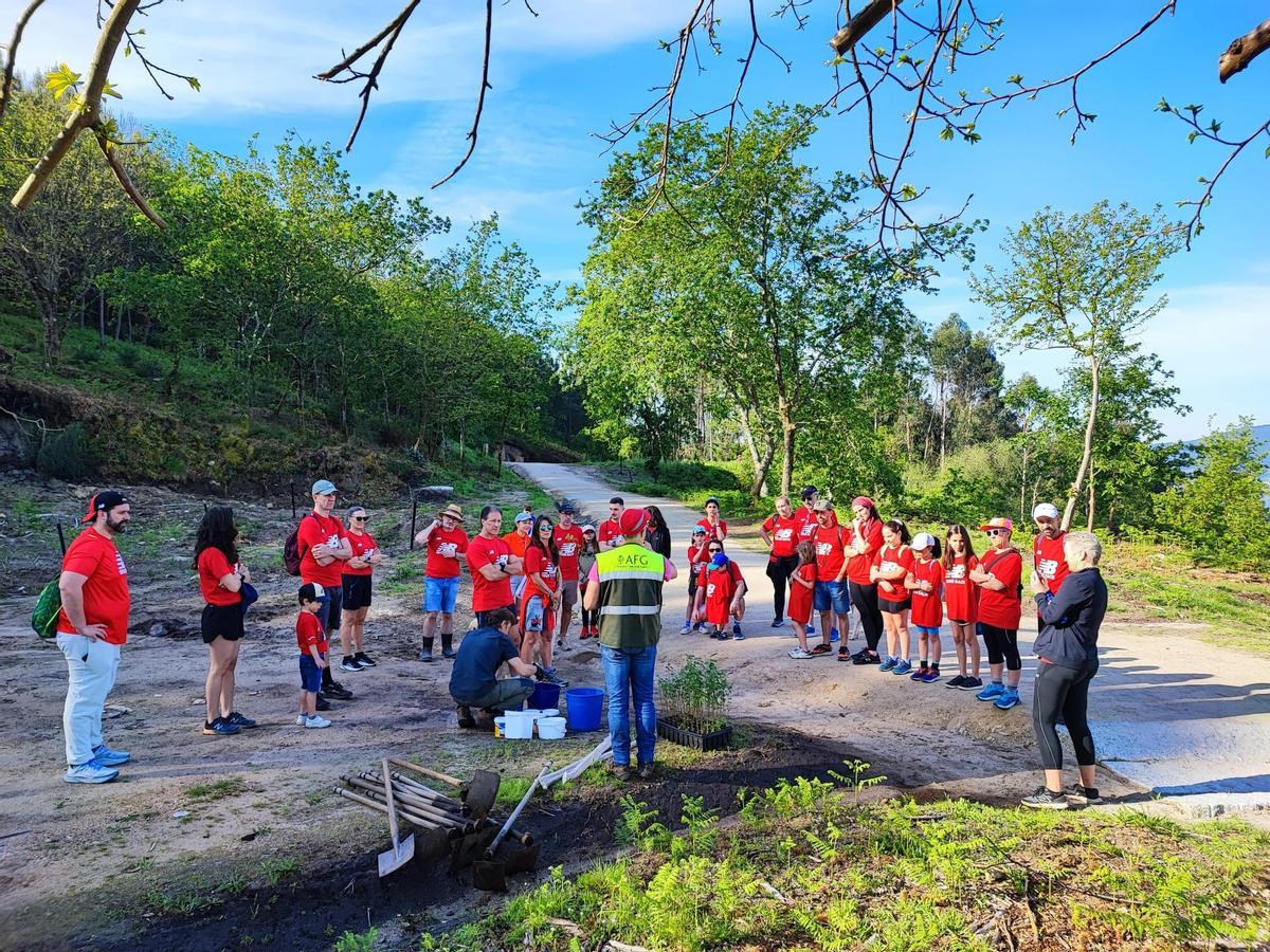 Un momento de la actividad en el monte de O Viso.