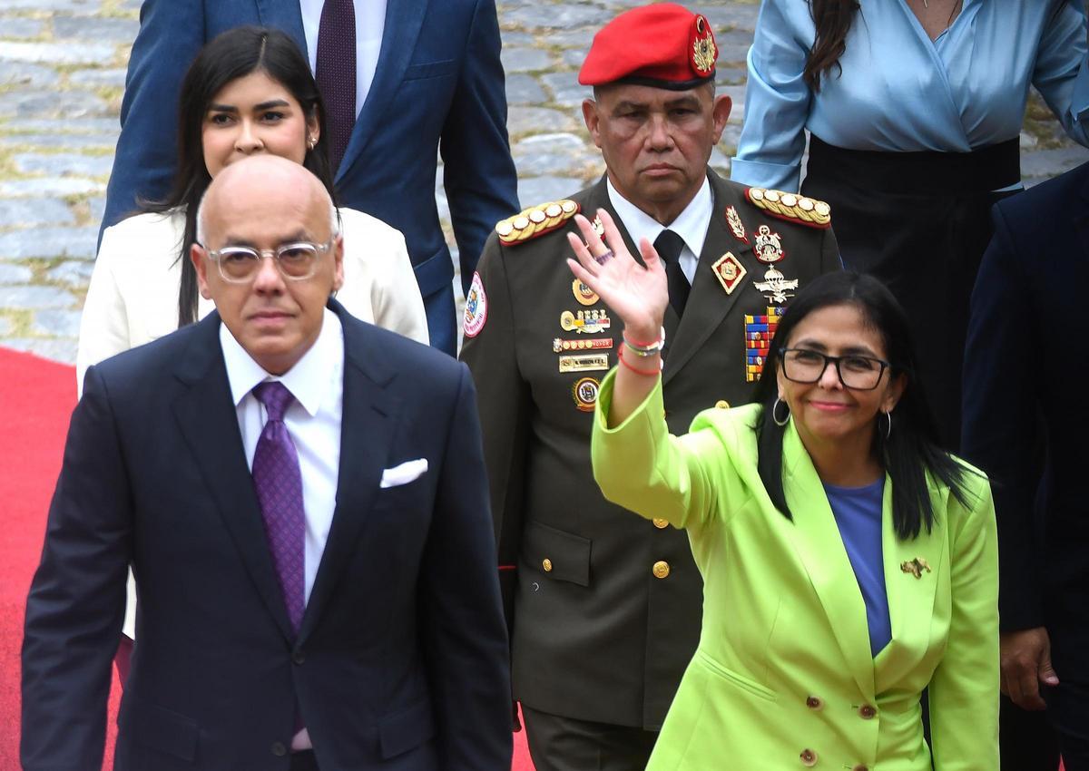 La presidenta encargada de Venezuela, Delcy Rodriguez, junto al presidente de la Asamblea Nacional, su hermano Jorge Rodríguez