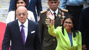 La presidenta encargada de Venezuela, Delcy Rodriguez, junto al presidente de la Asamblea Nacional, su hermano Jorge Rodríguez