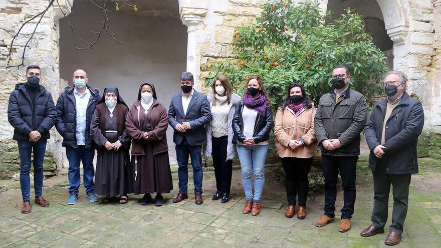 La Corporación municipal cursó una visita al convento en compañía de las hermanas clarisas franciscanas.