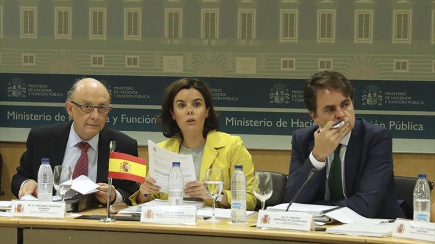 Montoro plantea elevar el tope de déficit autonómico una décima