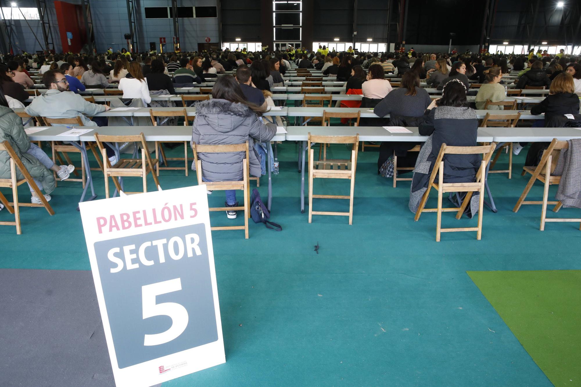 Miles de personas participan en la macrooposición de la sanidad pública asturiana.