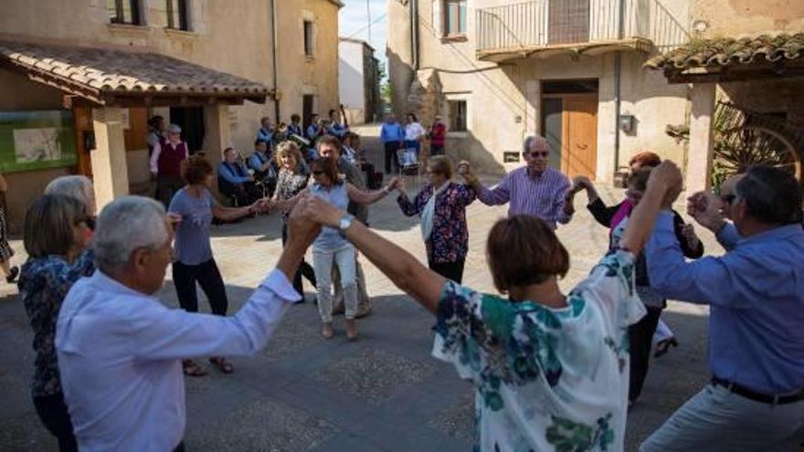 Festa a la plaça del Perelló de Vilablareix