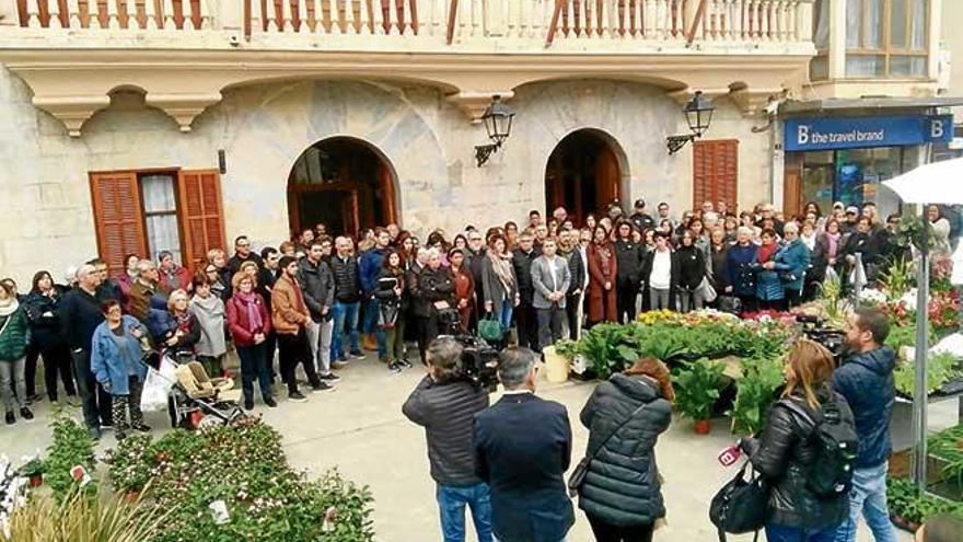 Unas doscientas personas se concentraron ayer en Inca para condenar la agresión.