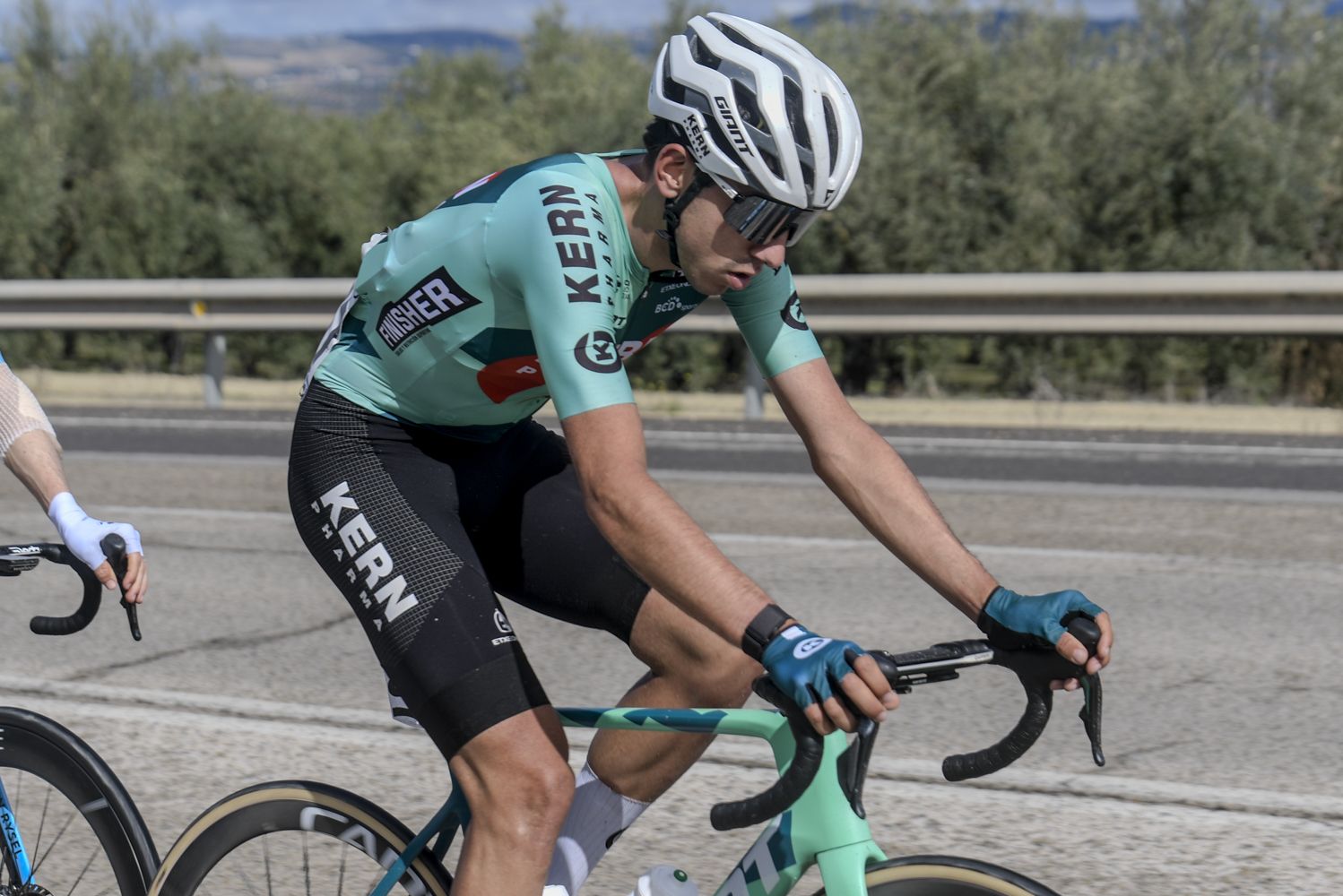 La salida de la etapa de Córdoba de la Vuelta a Andalucía en imágenes