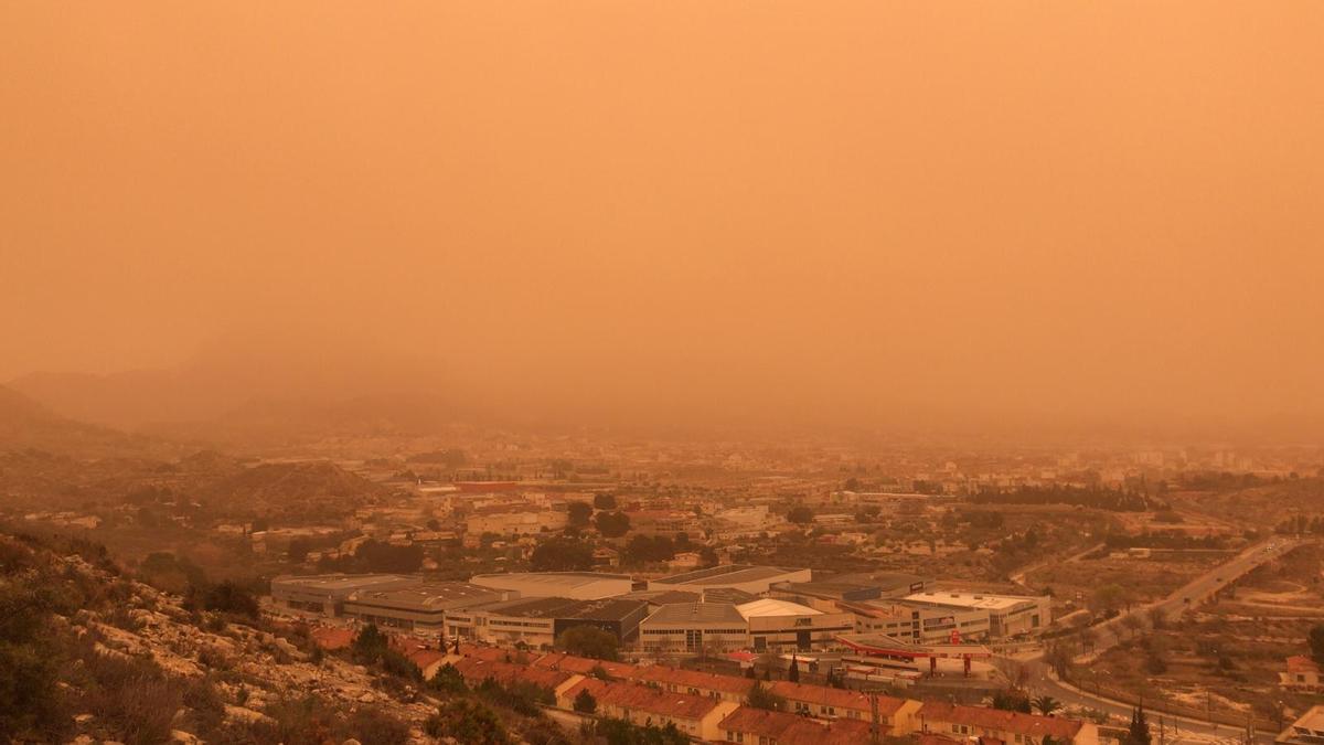 El polvo sahariano sobre Elda y Petrer