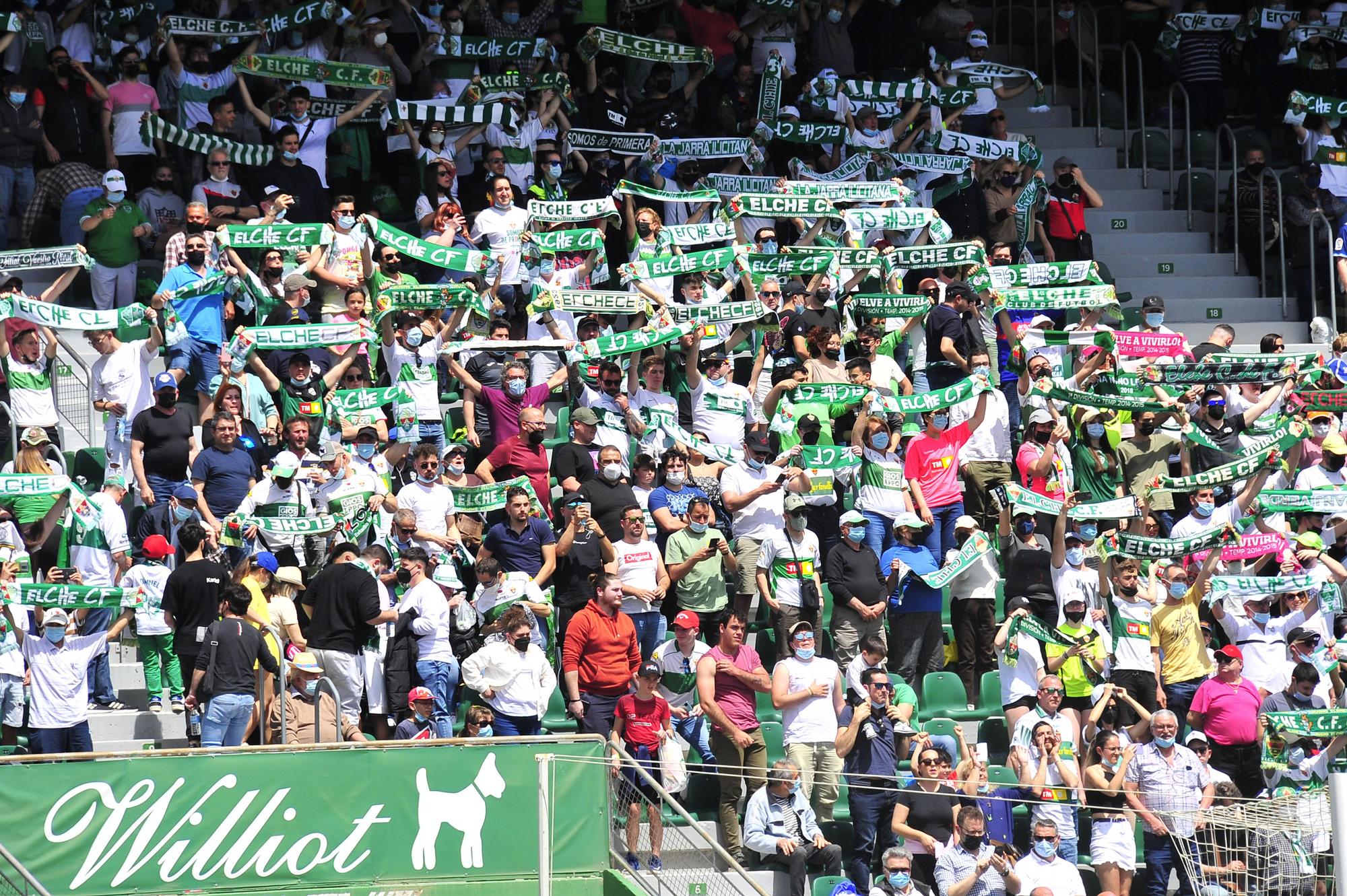 El Elche abraza la permanencia (3-0)