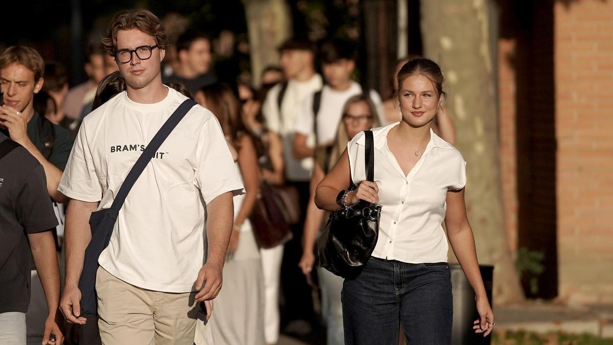 Una princesa en la universidad: curiosos, escoltas y mucha expectación en el primer día de Leonor en la Carlos III