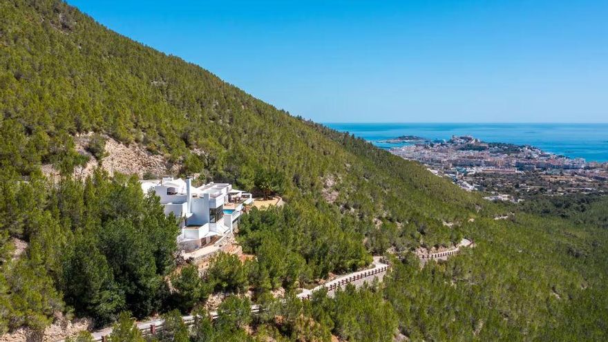 Este es el precio por el que Pepe Navarro alquila y vende su casa en Ibiza