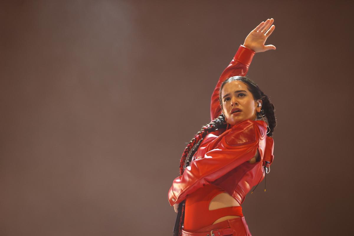 Rosalía durante el concierto de este martes en el WiZink Center, en Madrid, en el marco de su gira internacional 'Motomami'.