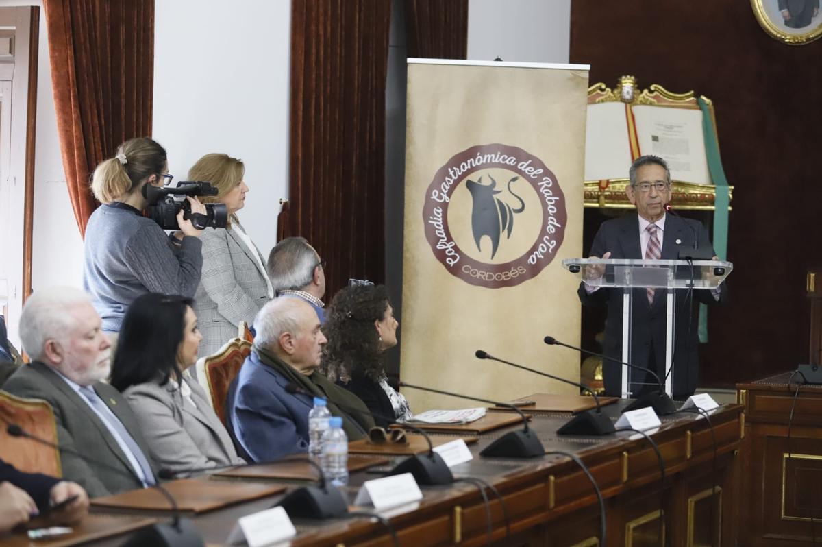 El presidente de la Cofradía del Rabo de Toro durante su intervención.