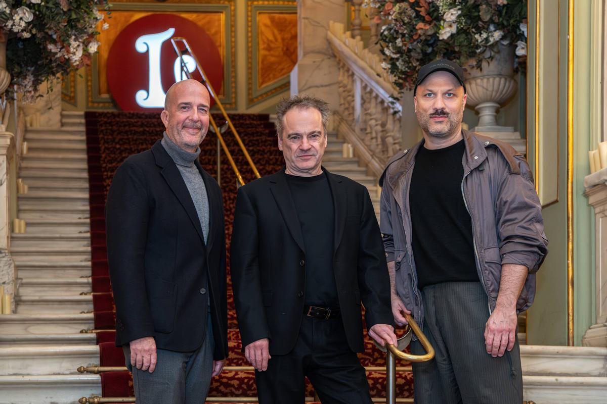 Víctor Garcia de Gomar, Jonathan Nott y Tobias Kratzer, en el Liceu, este jueves