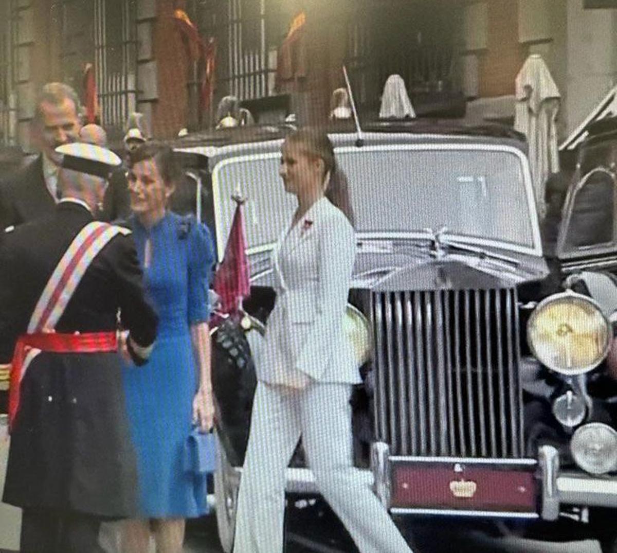 Leonor a su llegada a la jura de la Constitución