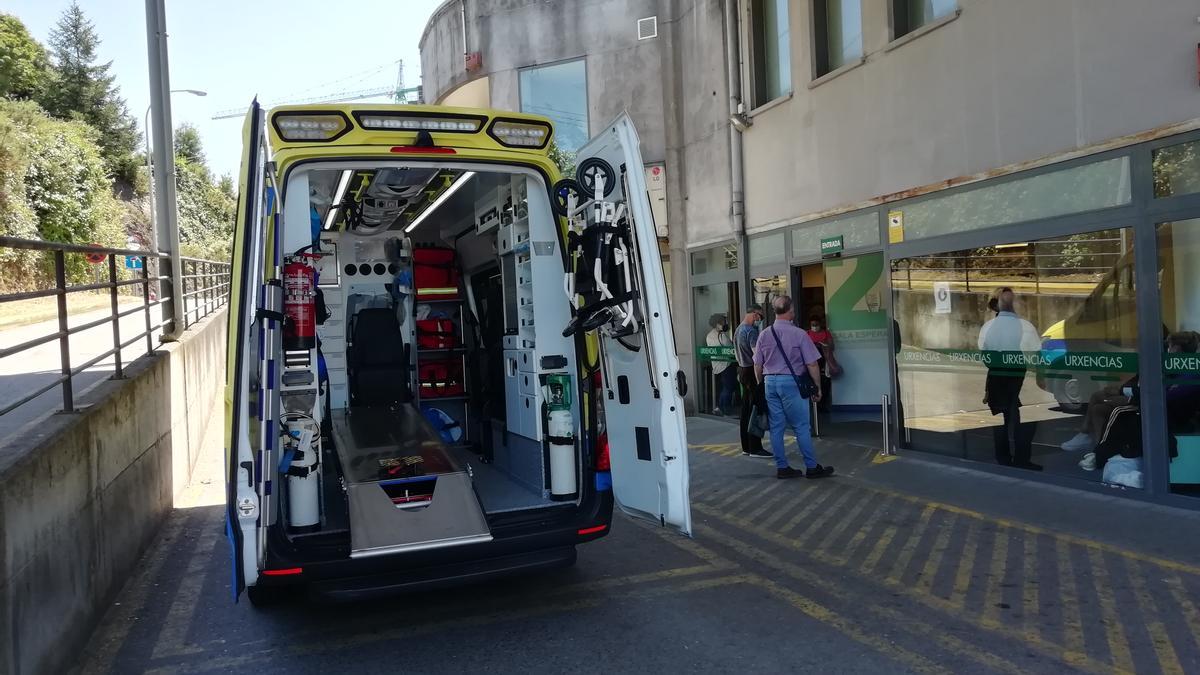 Llegada de pacientes en ambulancia a Urgencias del Hospital Montecelo.