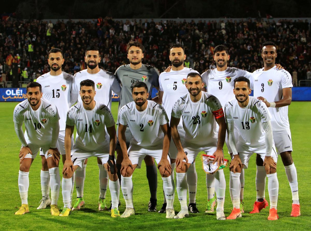 Amman (Jordan), 17/11/2022.- Players of Jordan pose for team photos ahead of the international friendly soccer match between Jordan and Spain in Amman, Jordan, 17 November 2022. Spain is preparing for the FIFA World Cup 2022 in Qatar with their first match against Costa Rica on 23 November. (Futbol, Amistoso, Mundial de Fútbol, Jordania, España, Catar) EFE/EPA/MOHAMMAD ALI