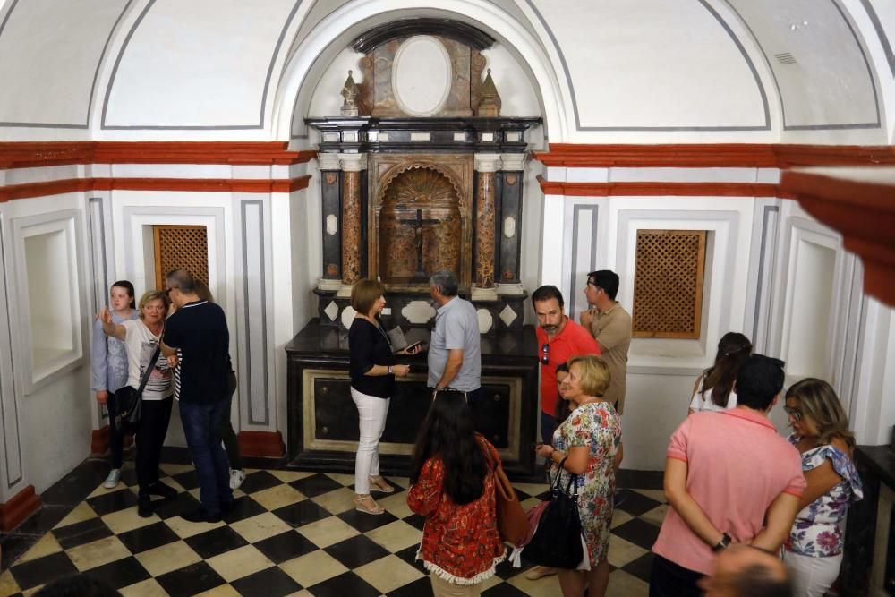 Instante de las visitas guiadas a San Miguel de los Reyes en el día del Pilar.