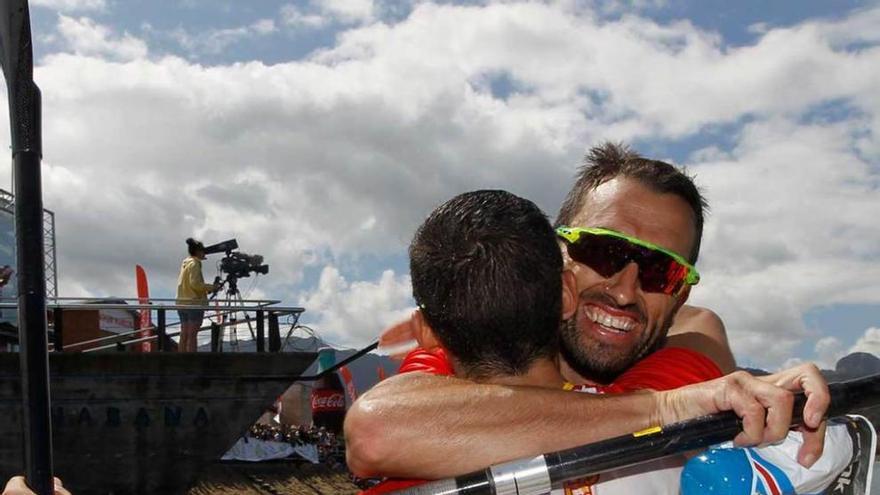 Bouzán y Fiuza se abrazan tras su victoria en el Sella.