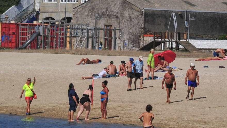 La playa de A Concha-Compostela en la tarde del viernes. // Iñaki Abella