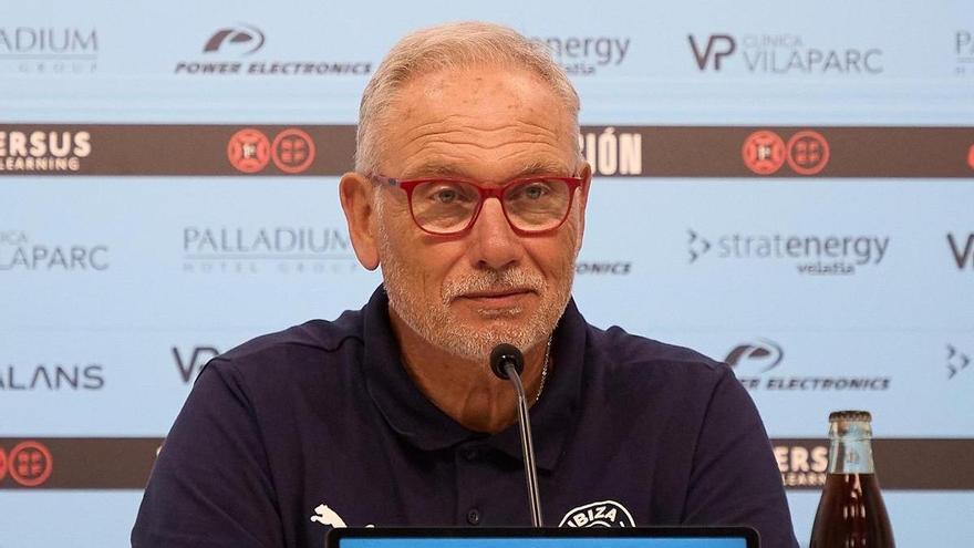 Miguel Álvarez, entrenador de la UD Ibiza: "Hasta el gol fuimos muy superiores"
