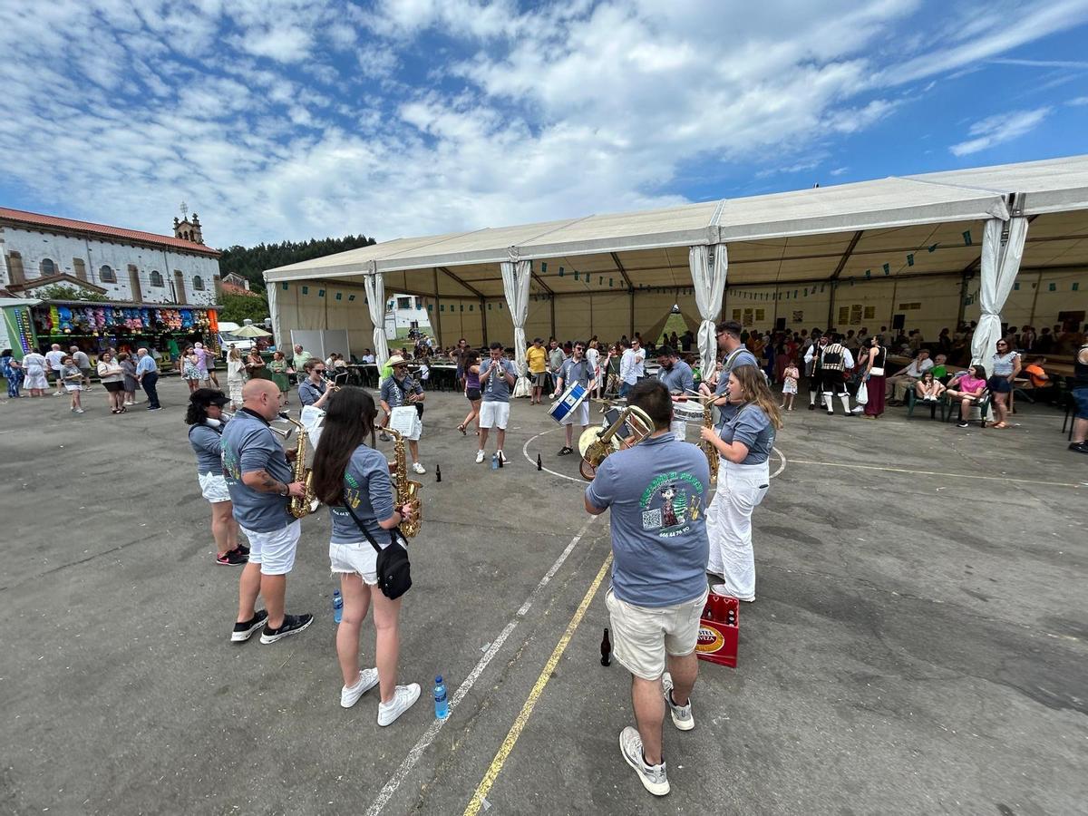 EN IMÁGENES: Parrilladas multitudinarias y chapuzones refrescantes en las fiestas de Pillarno