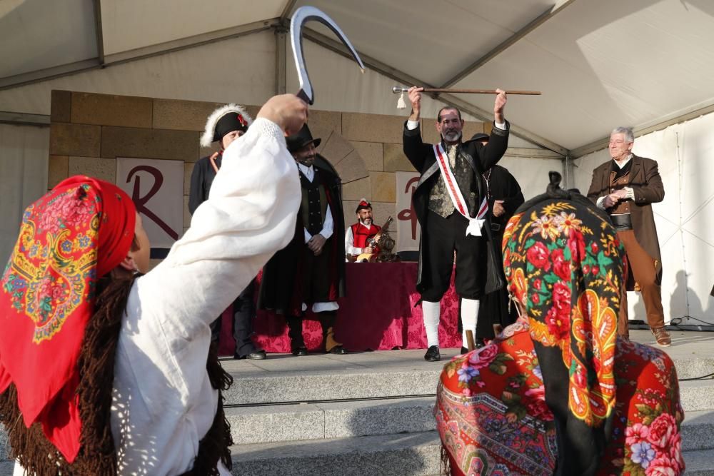 La Reconquista 2019 queda inaugurada con la representación de la destitución del alcalde afrancesado Vázquez Varela en la Praza do Berbés.