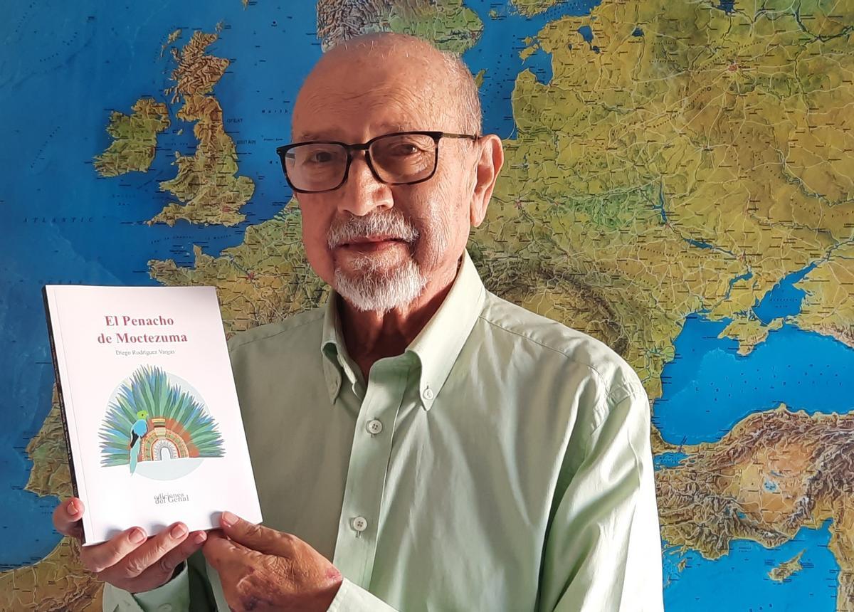 Diego Rodríguez Vargas, presentando uno de sus libros en 2024