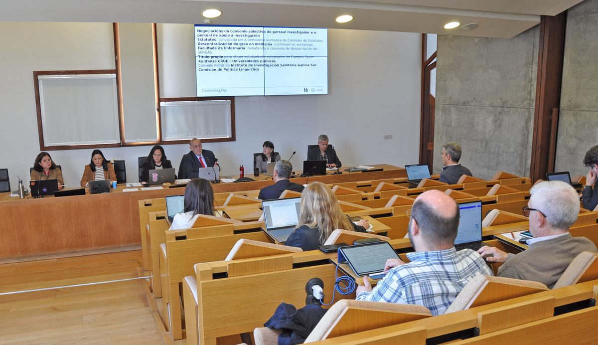 Sesión del Consello de Goberno en la que se aprobó el nuevo honoris causa de la UVigo.