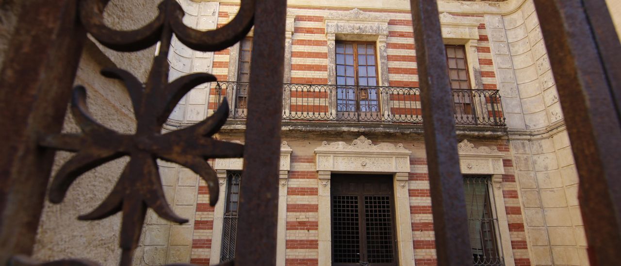 Palacete de los Burgos, ubicado en la plaza de Jerónimo Páez.