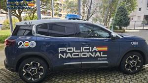 Coche patrulla de la Policía Nacional en Vigo.