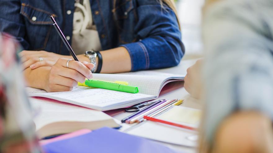 Ayudas de 400 euros para estudiantes: sin requisitos de renta