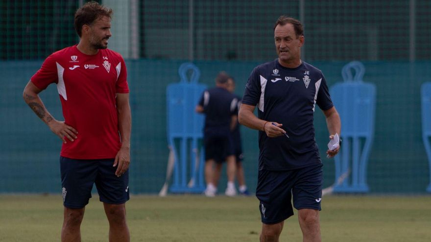 Joseba Etxeberria junto a Pedro León en un entrenamiento de esta semana