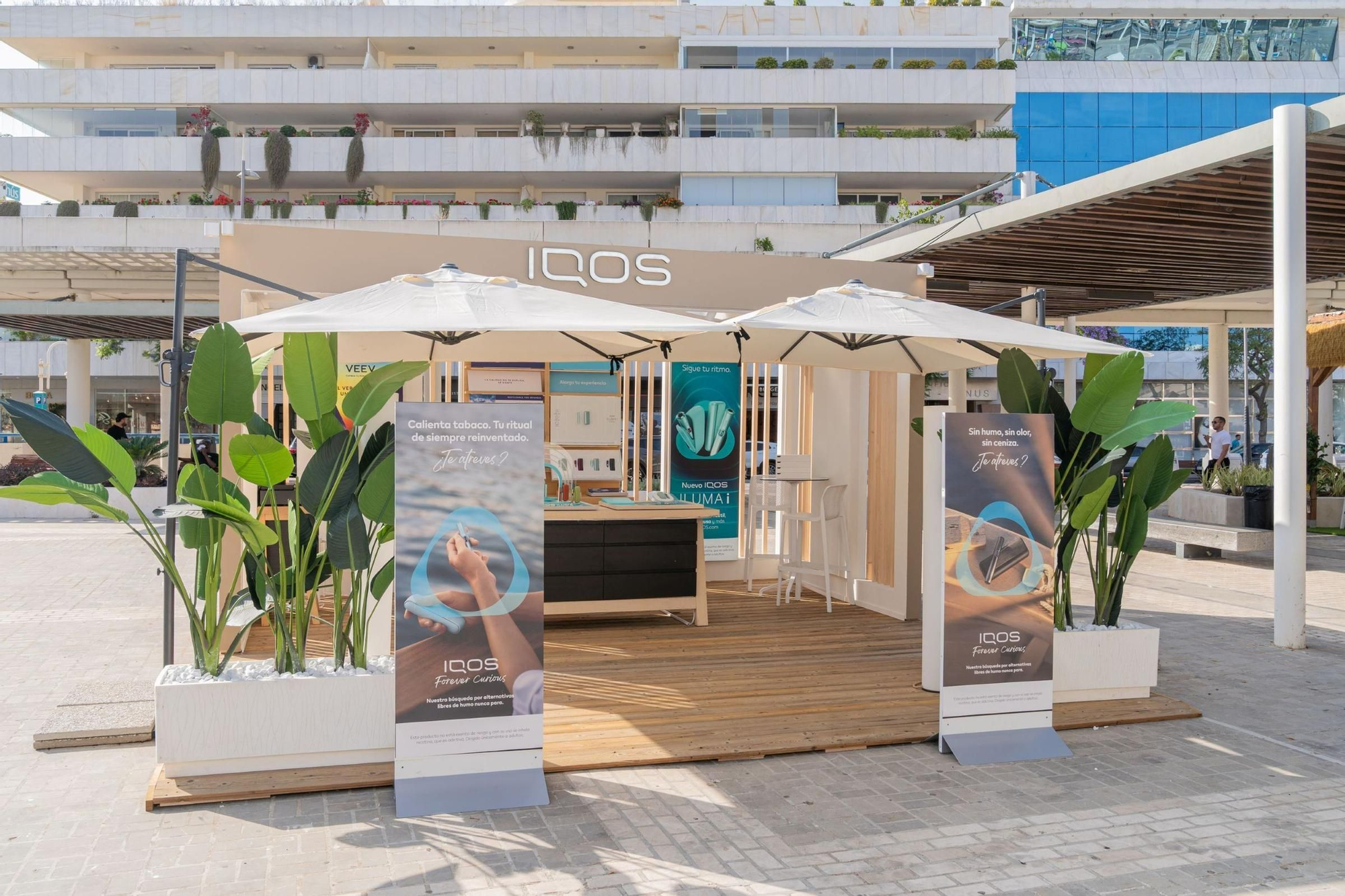 IQOS se abre paso junto a la playa de Puerto Banús