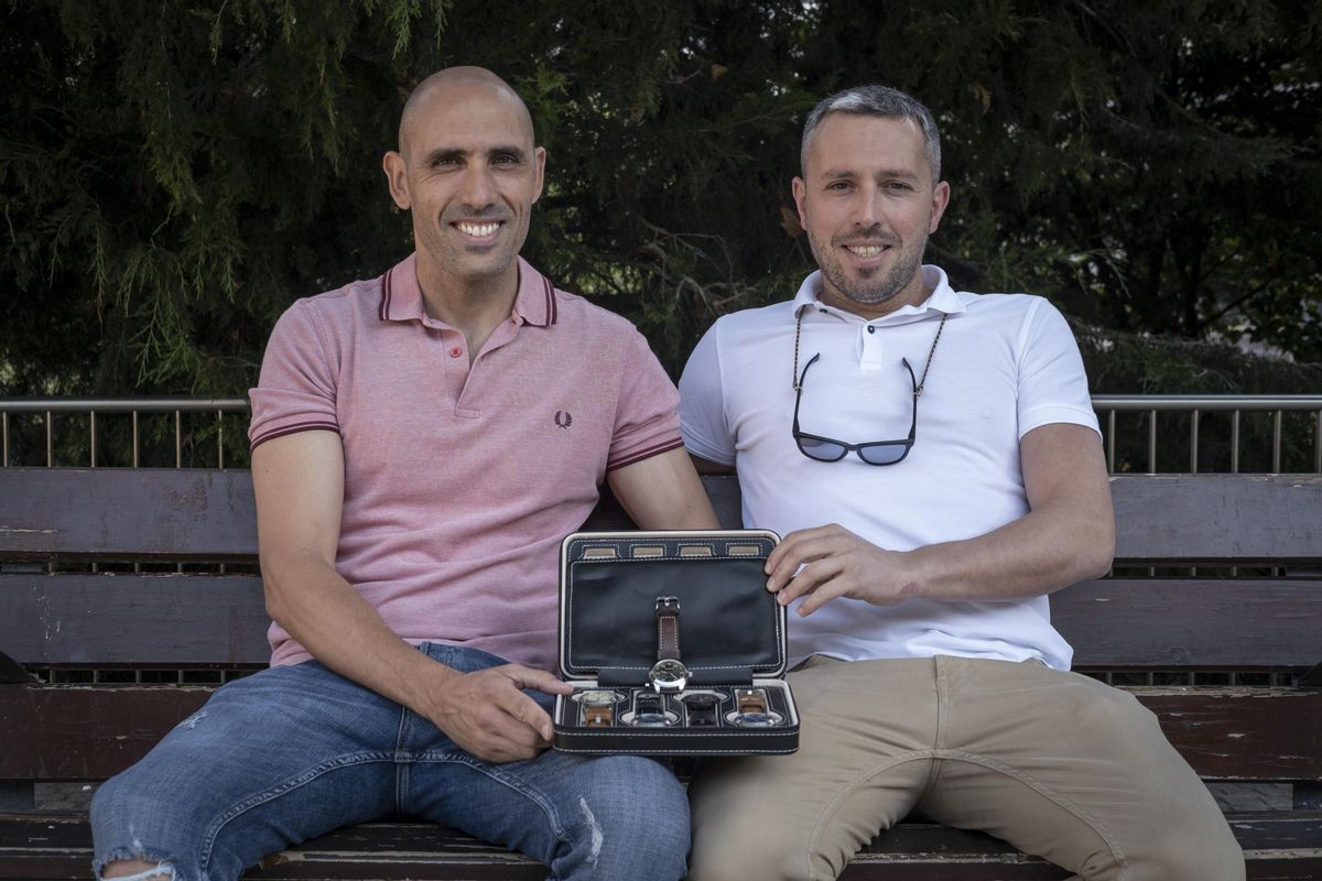 Héctor y Santiago Pérez Salgado, los dos hermanos de Ourense detrás del proyecto de relojes Minor.