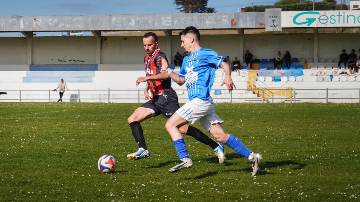 Un instante del partido de La Espina en Tapia.