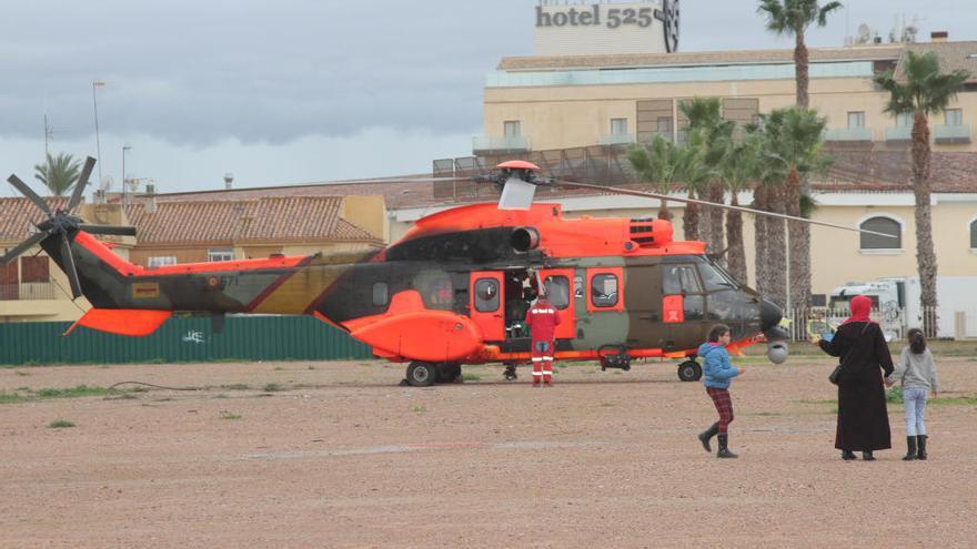 Uno de los helicópteros de la UME desplegados en la Región.