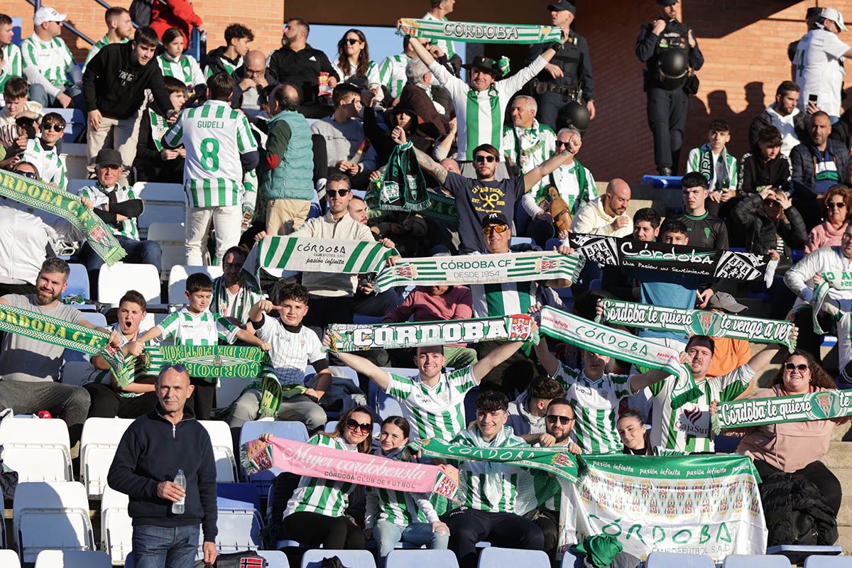 Recreativo de Huelva-Córdoba CF: las imágenes de la afición blanquiverde en el Colombino