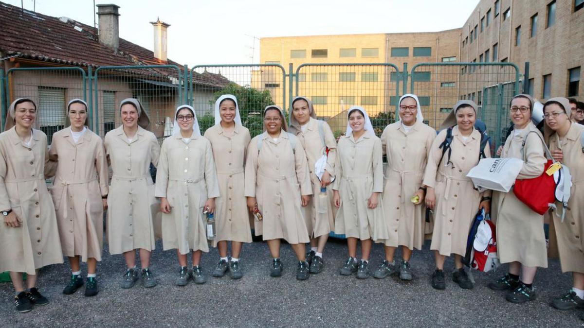 Grupo de monjas procedente de Málaga que durmió en el Colegio San José de Cluny para coger fuerzas antes de empezar el Camino.