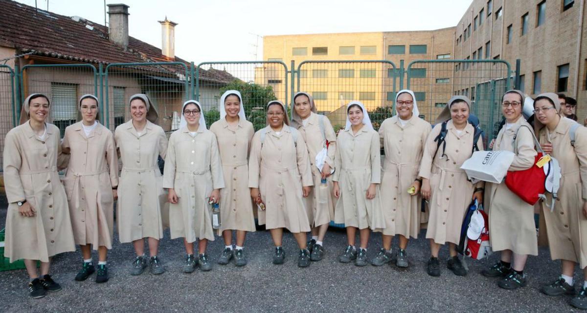 Grupo de monjas procedente de Málaga que durmió en el Colegio San José de Cluny para coger fuerzas antes de empezar el Camino.